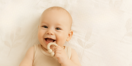 Bébé et poussée dentaire : agir correctement